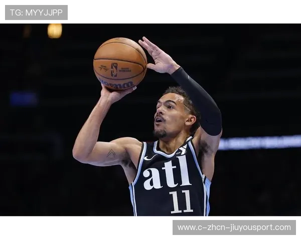 NBA特雷杨高抛传球被队友空接重扣：一次默契与训练的完美碰撞